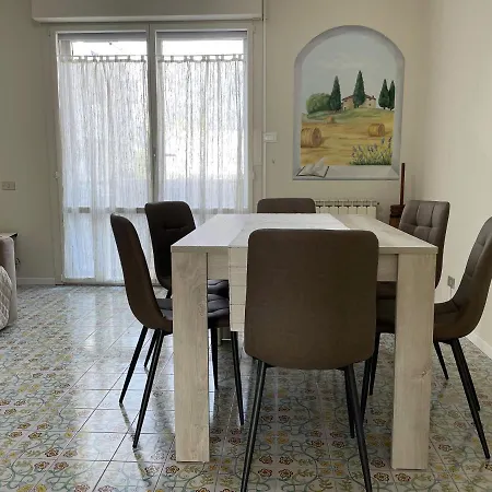 Appartamento Stefano's Guests House: 2 Bedrooms & Parking In Viareggio